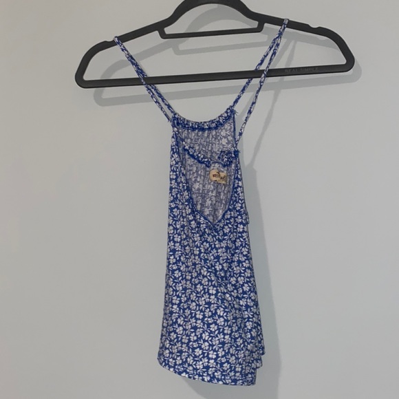 hollister halter crop top - Picture 2 of 4